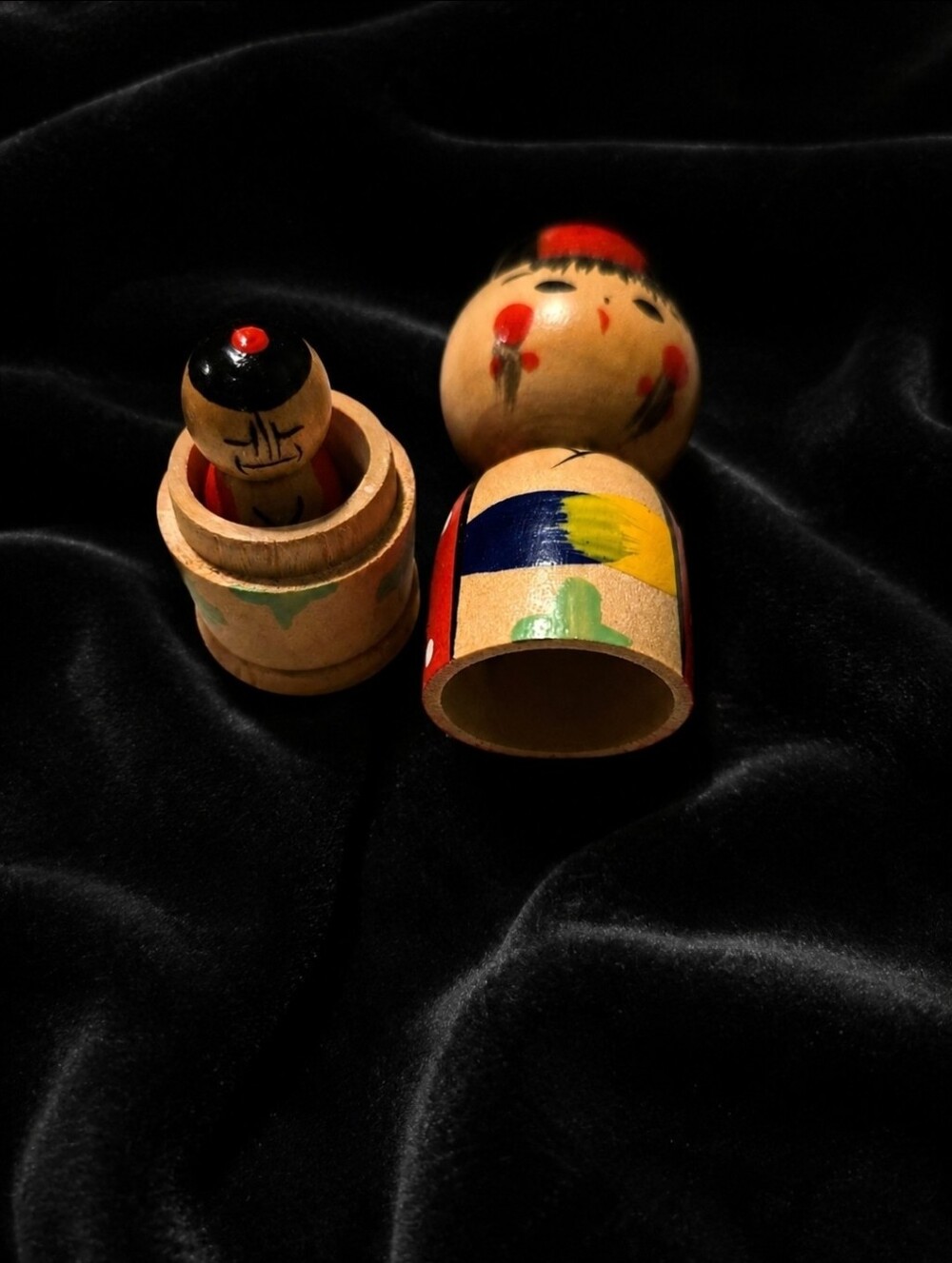 Vintage Japanese Wooden Nesting Kokeshi Doll Set – Hand-Painted Mini Folk Art - Picture 6 of 6